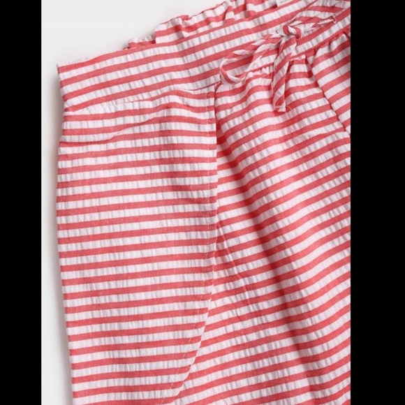 Seersucker Striped Wrap Top and Shorts Set - Picture 5 of 7